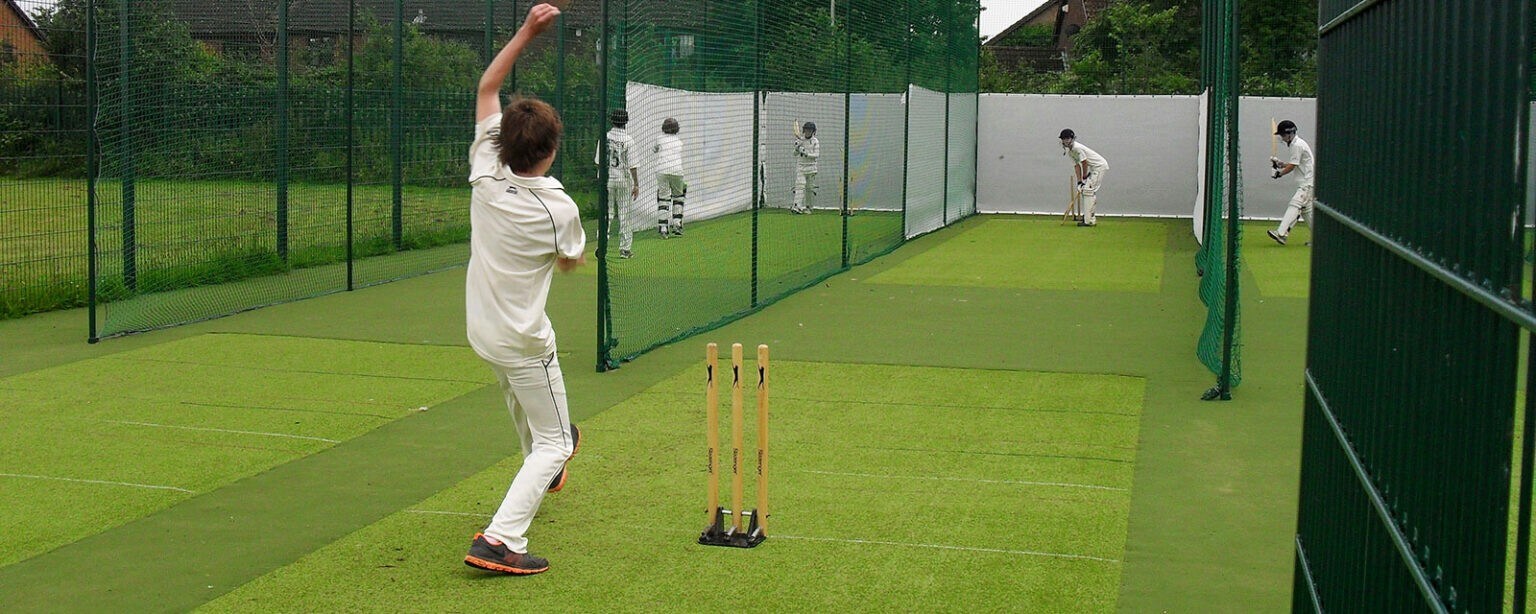 Cricket, Cỏ nhân tạo